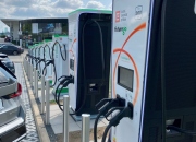 ​Počet dobíjení elektromobilů v síti ČEZ vzrostl o více než 50 procent