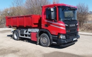 ​Miroslav Příkopa představuje nový hákový nosič kontejnerů na podvozku Scania