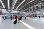 ​Letiště Praha do června odbavilo 5,6 milionu cestujících, meziročně o 26 procent více