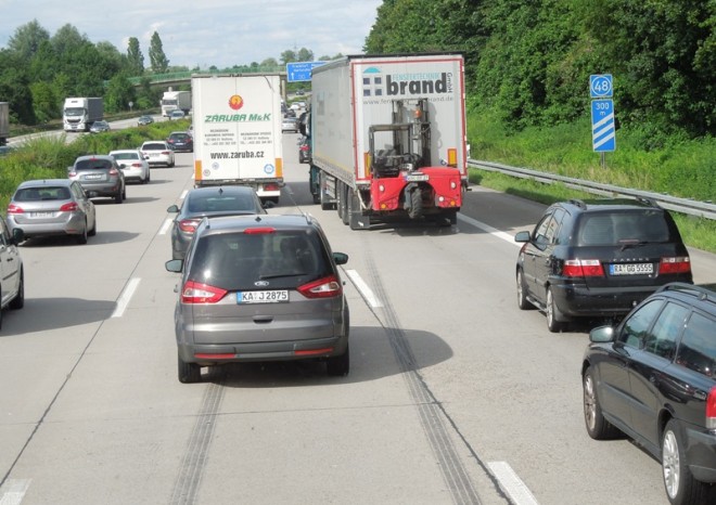 ​IRU: Evropské smluvní i spotové sazby v silniční nákladní dopravě rostou společně
