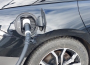 ​Studie DKV Mobility: Firmy chtějí více elektromobilů, čelí však rostoucím nákladům