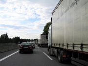 ​Kamionoví dopravci za první pololetí převezli 221,8 milionu tun nákladu, meziročně víc