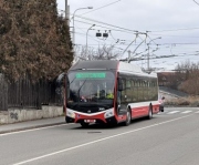 ​První trolejbus Mario složený v DPMB vyjíždí na zkušební jízdy