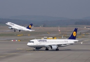 ​Lufthansa podruhé zhoršila letošní výhled, zisk za druhé čtvrtletí klesl