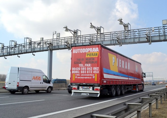 ​V dubnu uhradili dopravci na mýtném 1,6 miliardy korun