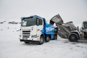 ​Společnosti Scania a LKAB elektrifikují těžbu, nasadily první elektrický sklápěč Scania 8×4