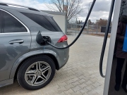 ​Nabíječky elektromobilů dodávají rekordní objem energie, letos už překonaly celý loňský rok