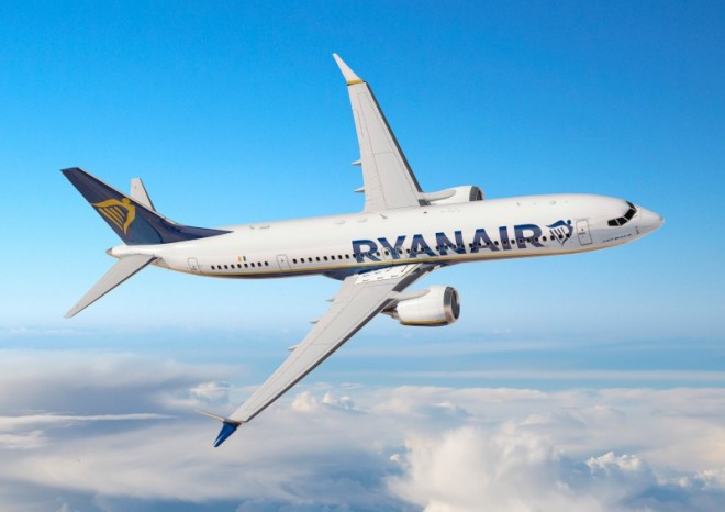 Ryanairu překvapivě klesl čtvrtletní zisk o 46 procent, méně vybral na letenkách