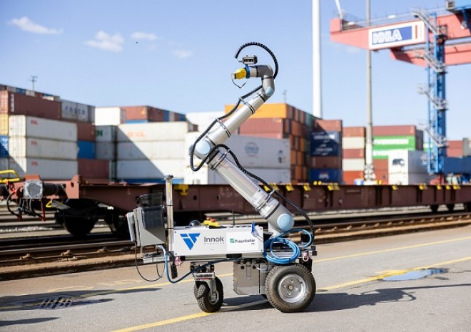 ​Společnost HHLA úspěšně otestovala nasazení mobilní robotiky v železničním provozu