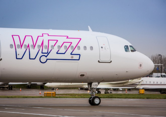 Zisk aerolinek Wizz Air klesl o 44 procent