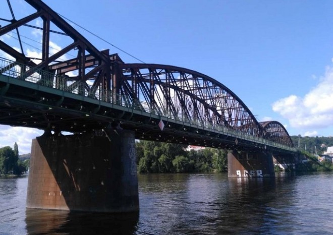 ​Železniční most na Výtoni zůstane, během rekonstrukce ho nahradí mostní provizorium