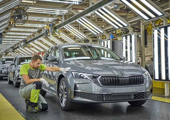 ​AutoSAP: Silné modelové řady a rostoucí elektrifikace táhnou výrobu českých automobilek