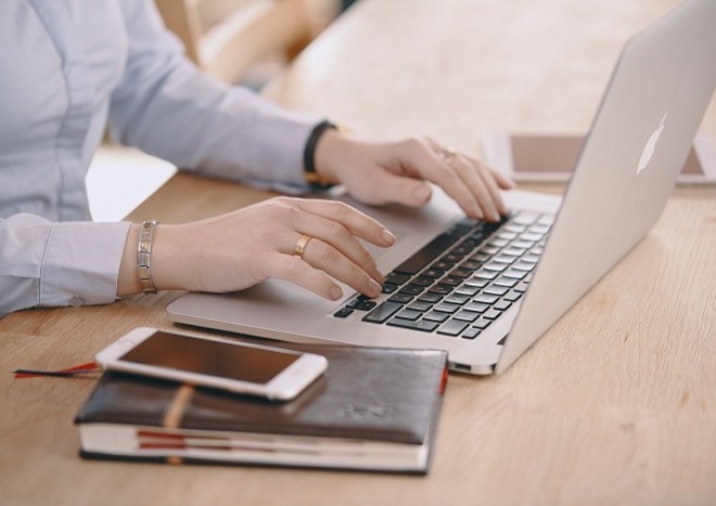 ​Během léta hrozí firmám více IT problémů